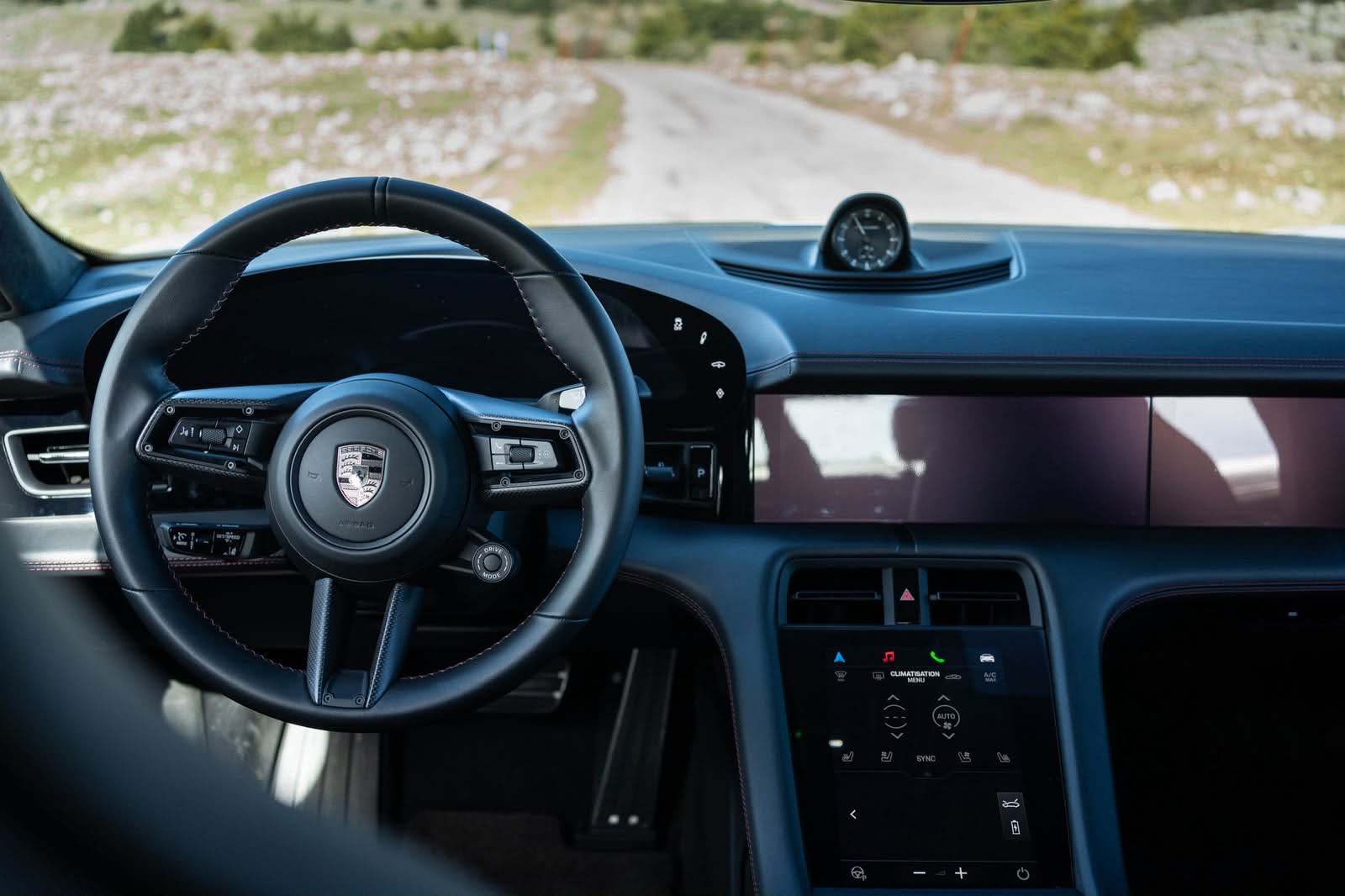 Porsche Taycan Turbo - Location Électrique Nice